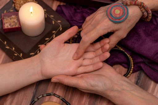 How to Choose the Best Reiki Class in Mumbai for Your Needs
