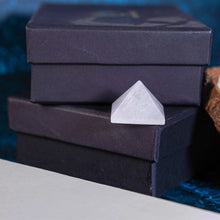 Clear Quartz Pyramid (1 inch )