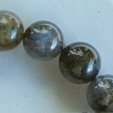 Labradorite Bracelet (10 mm)
